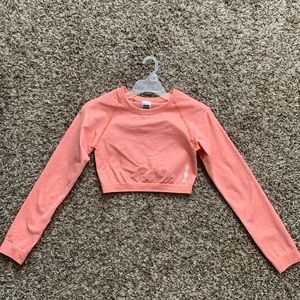 Long sleeve crop